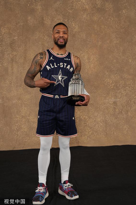 他都展现出 他都展现出